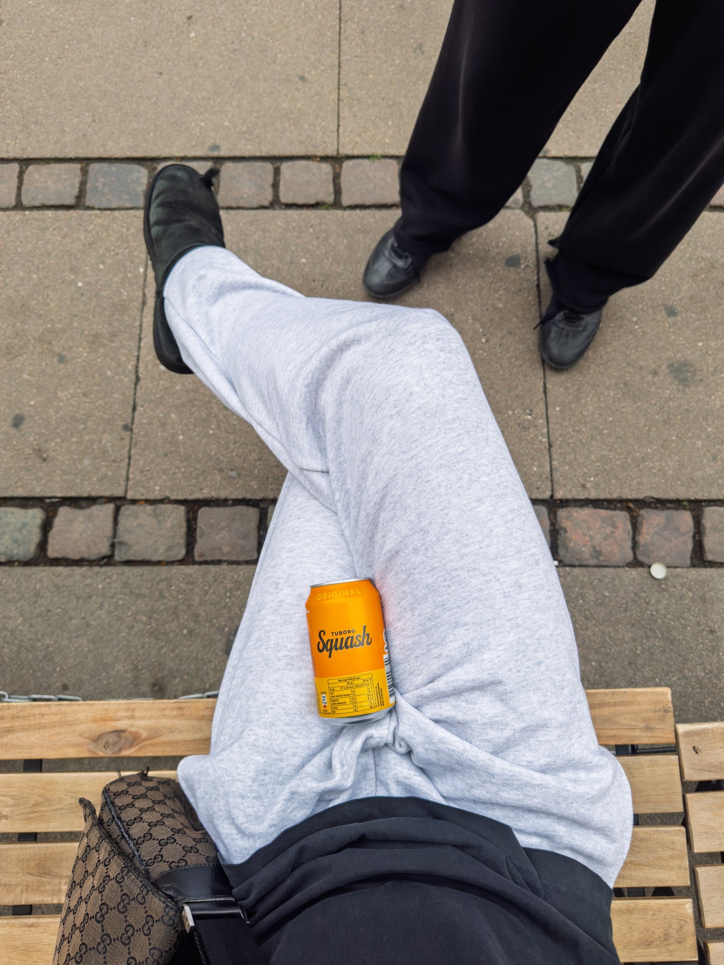 Peter is 188 cm tall and wears size XL. | grey