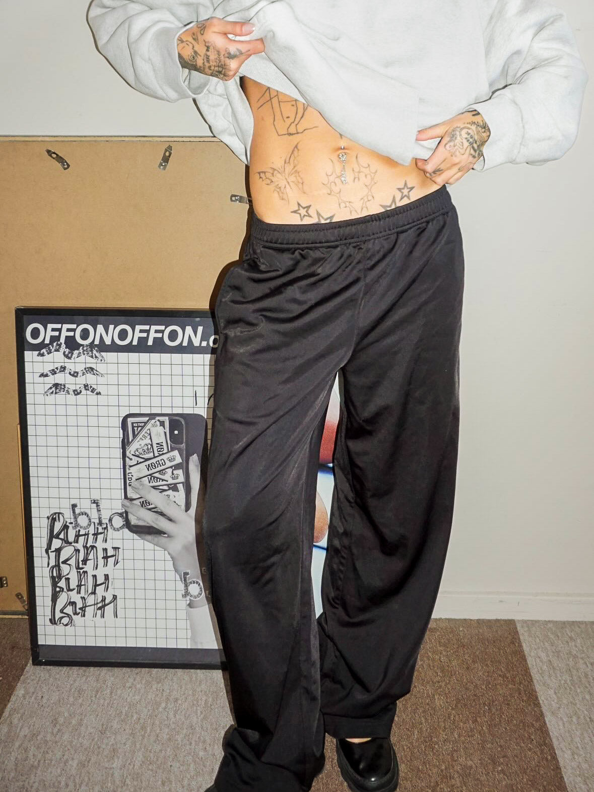 Astrid is 165 cm tall and wears size M. | black