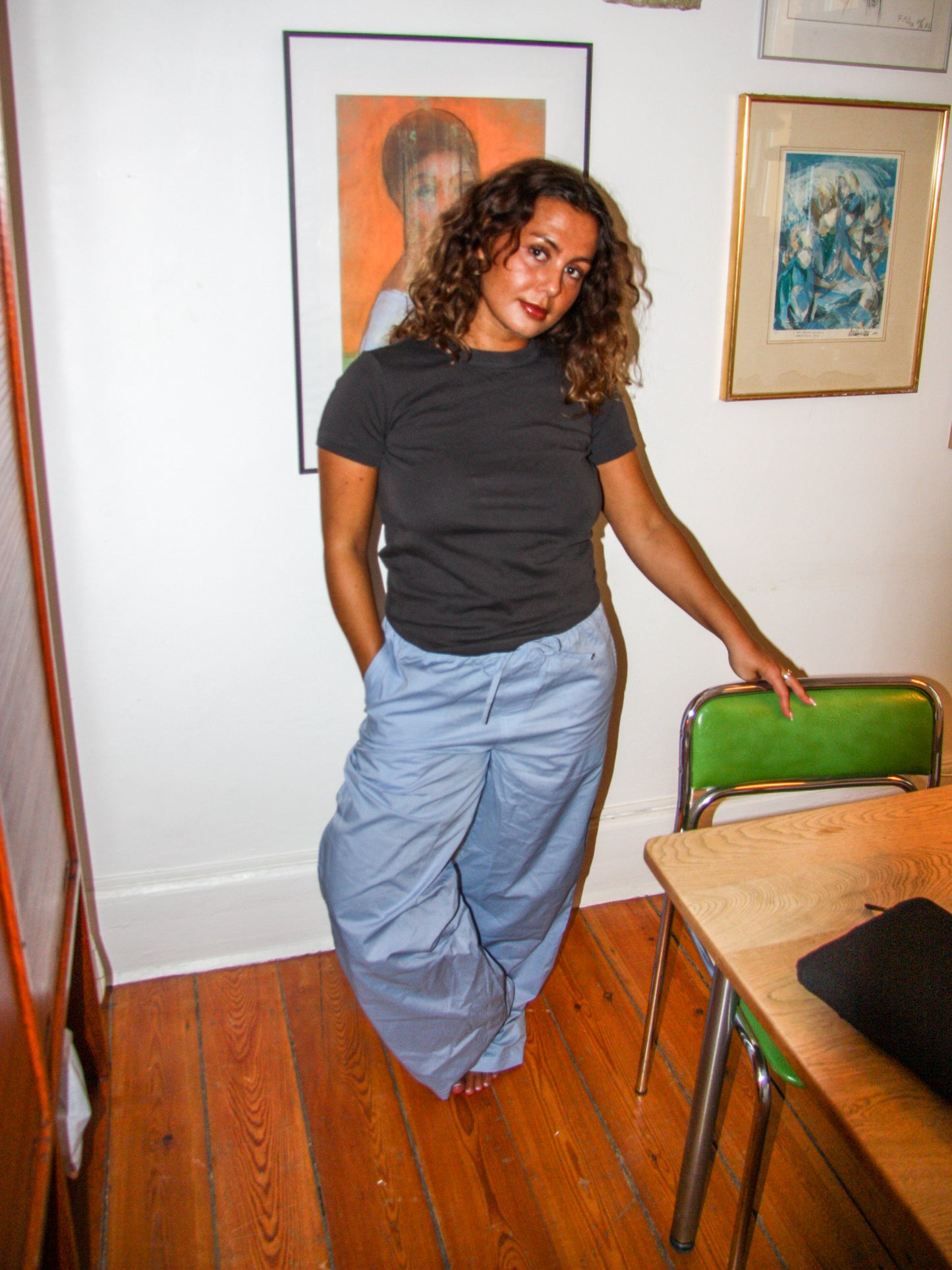 Anna is 175 cm tall and wears size M. | dark grey