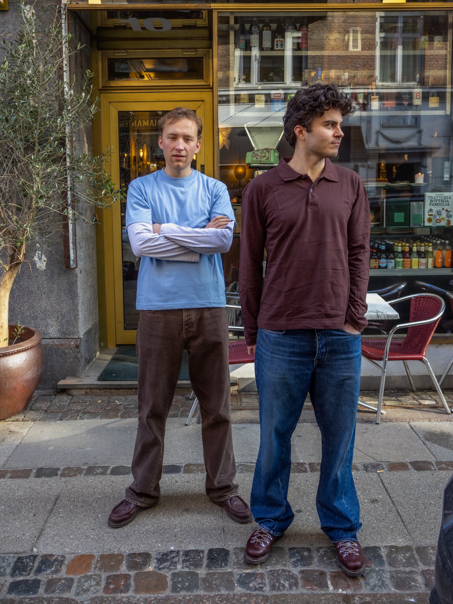 Boris is 183 cm tall and wears size L. | dark brown