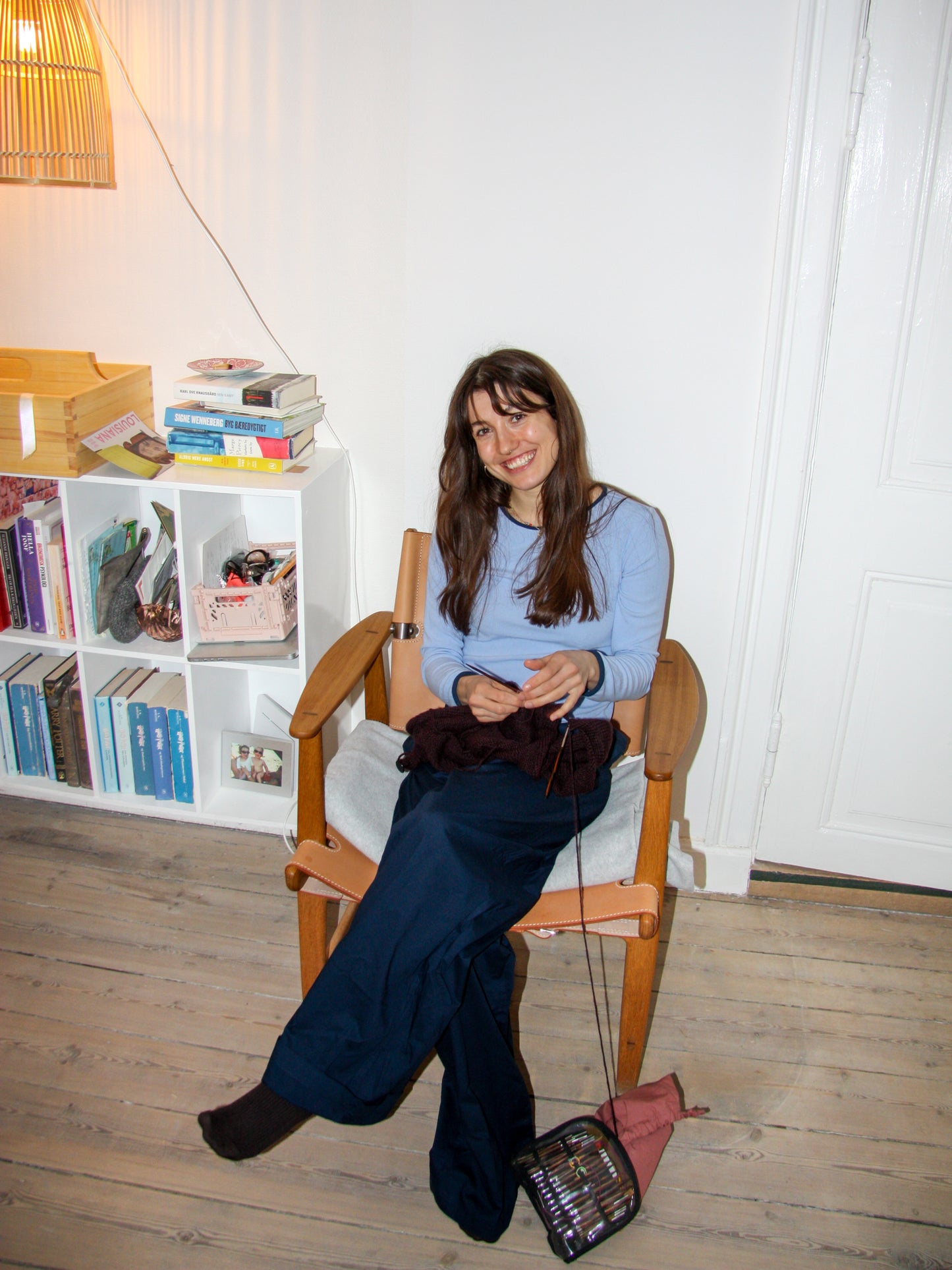 Carla is 168 cm tall and wears size M. | dark blue