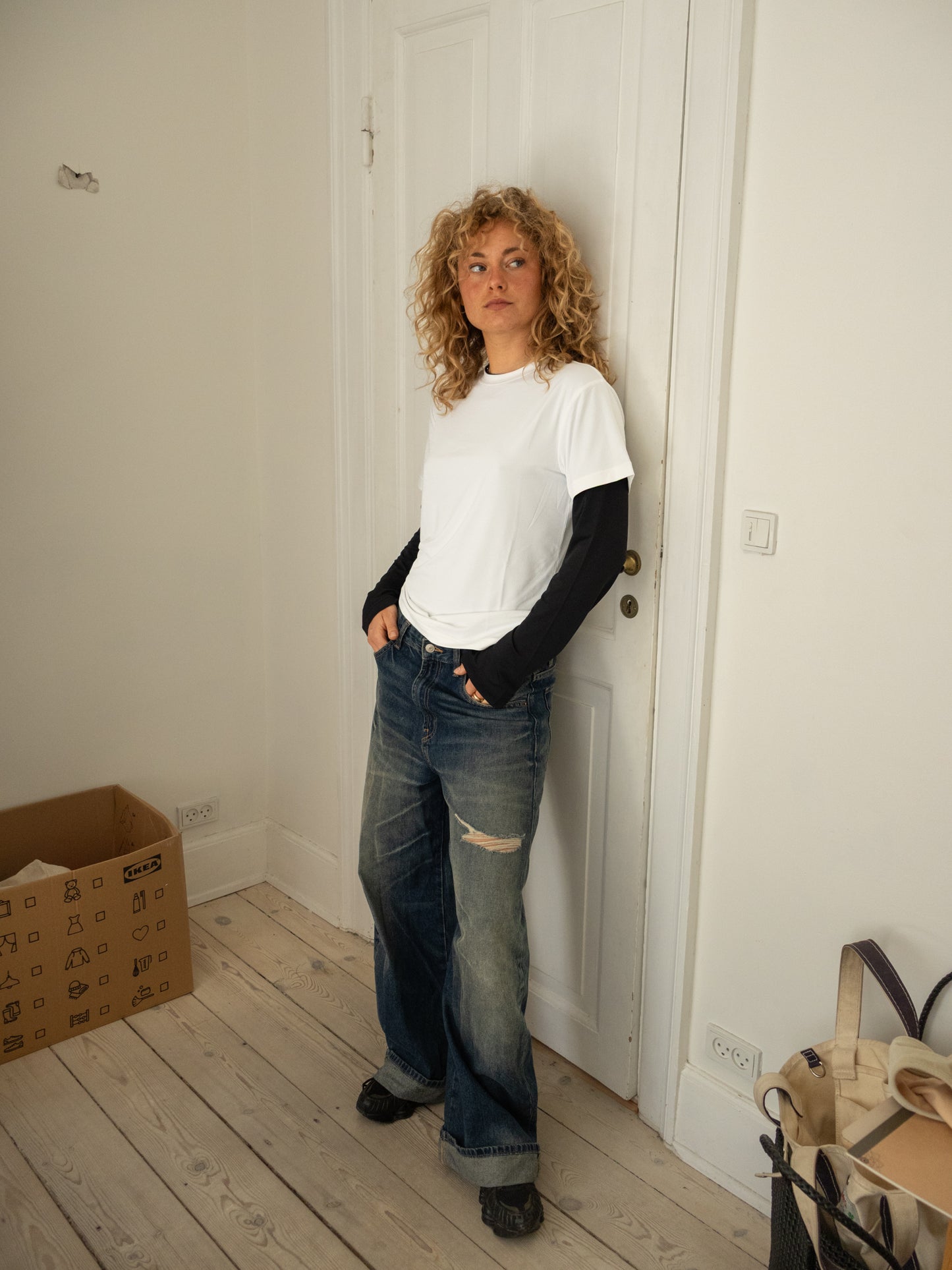 Cecilie is 168 cm tall and wears size S. | white