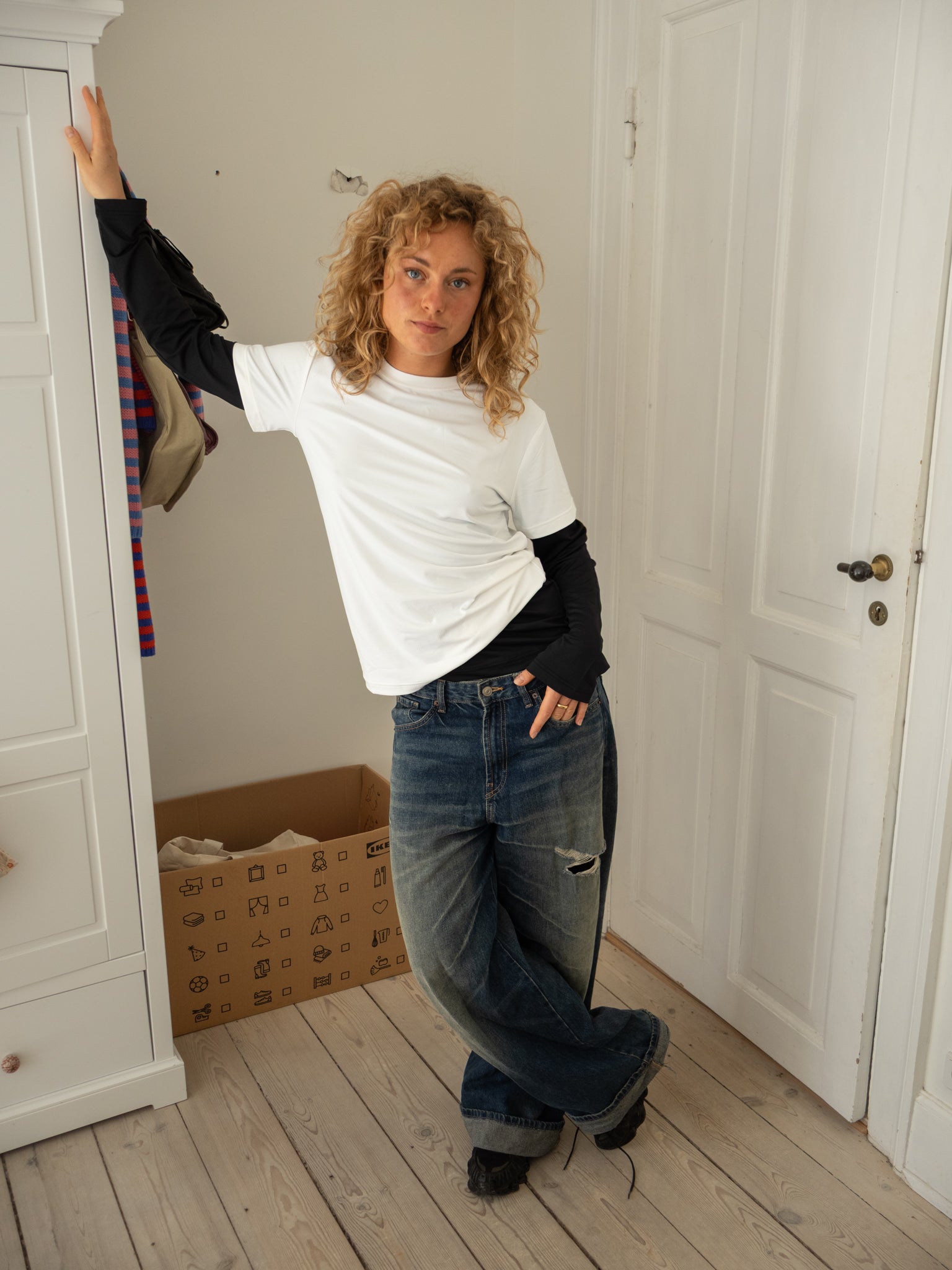 Cecilie is 168 cm tall and wears size S. | white