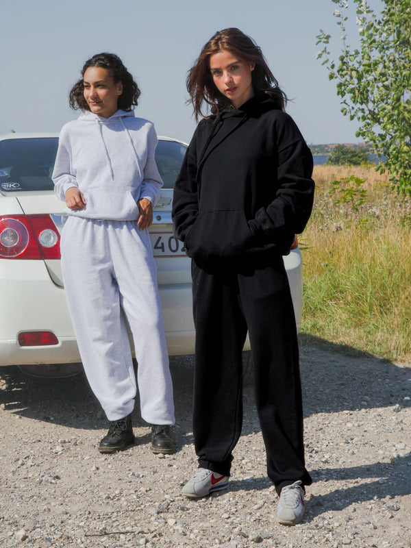 Johanne is 165 cm tall and wears size S. | black