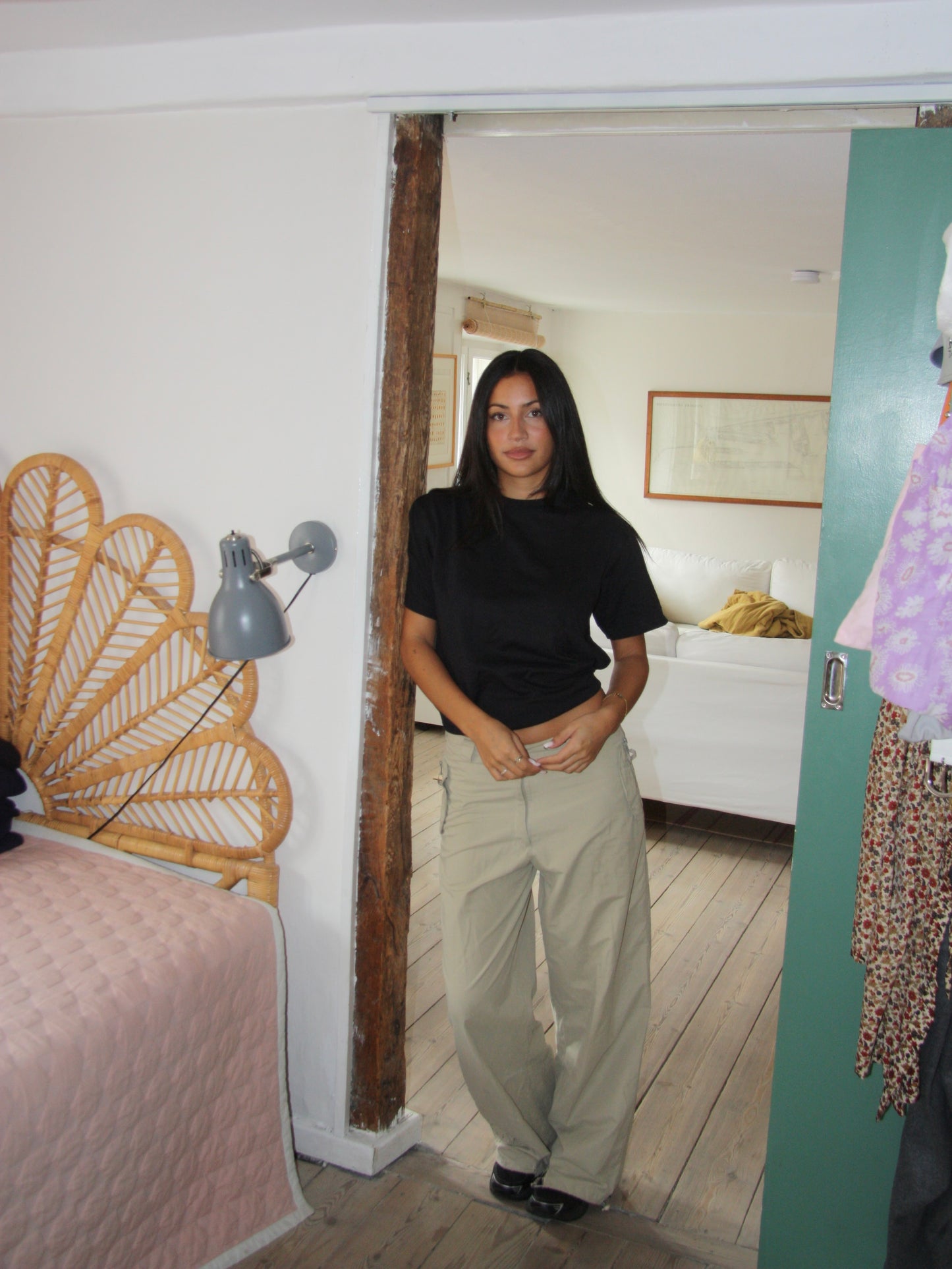 Nanna is 166 and wears size S. | black