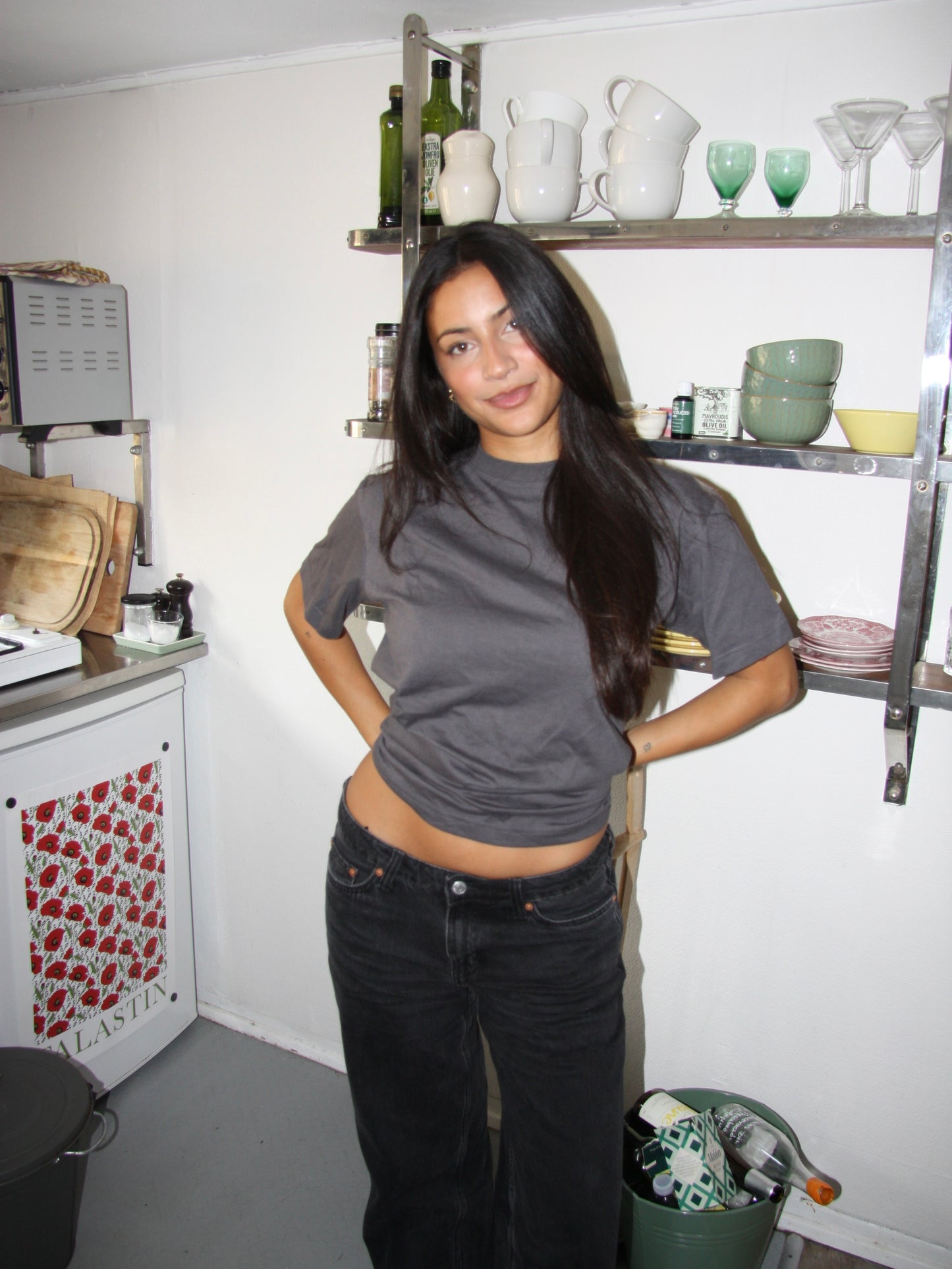 Nanna is 166 and wears size S. | dark grey