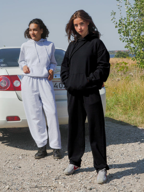 Johanne is 165 cm tall and wears size XS. | loose black