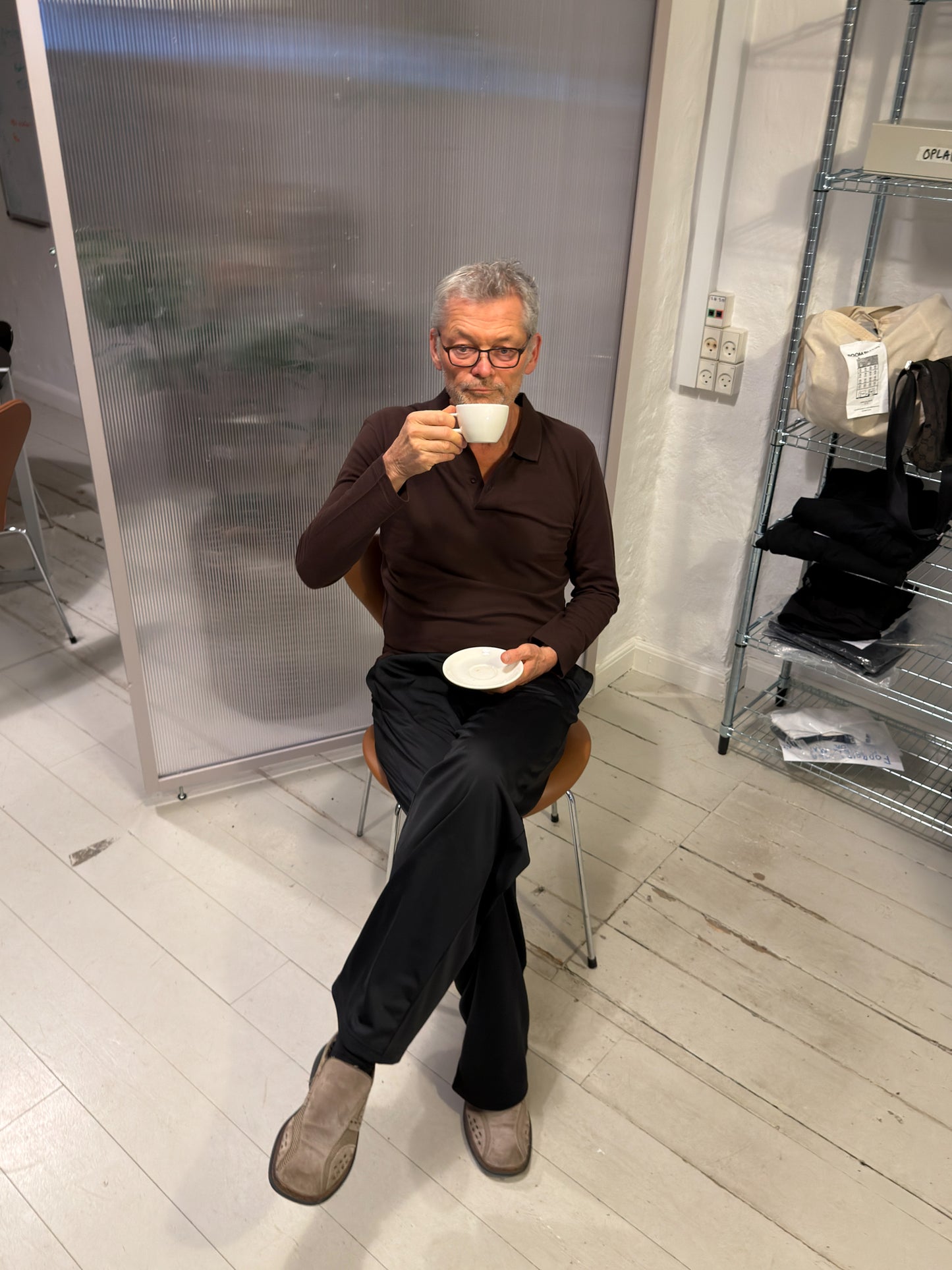 Jens is 186 cm tall and wears size L. | black