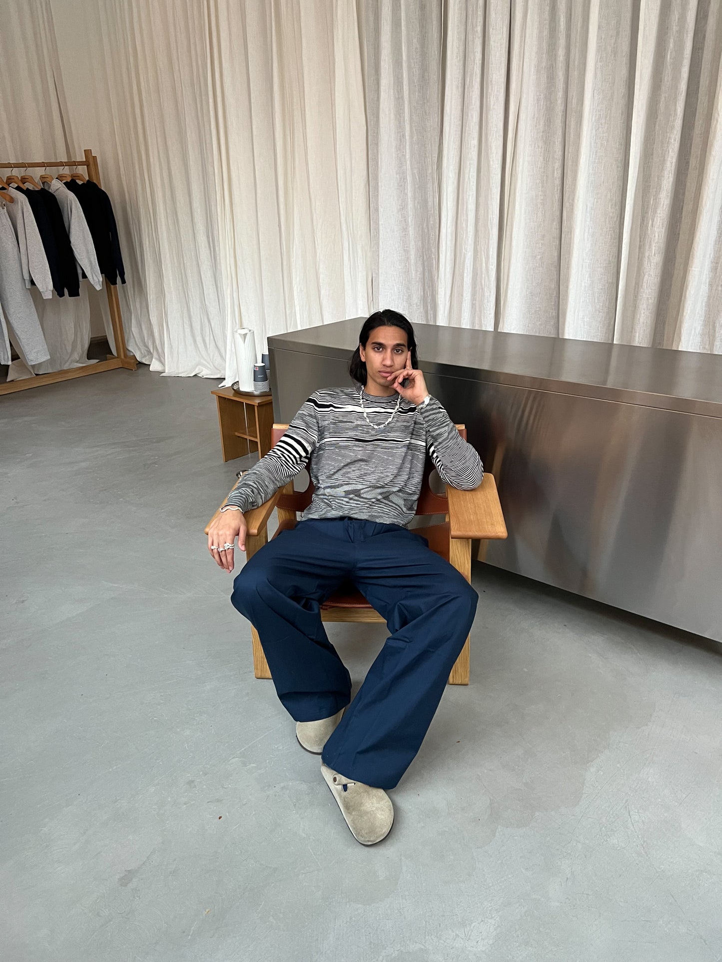 Kevin is 190 cm tall and wears size XL. | dark blue