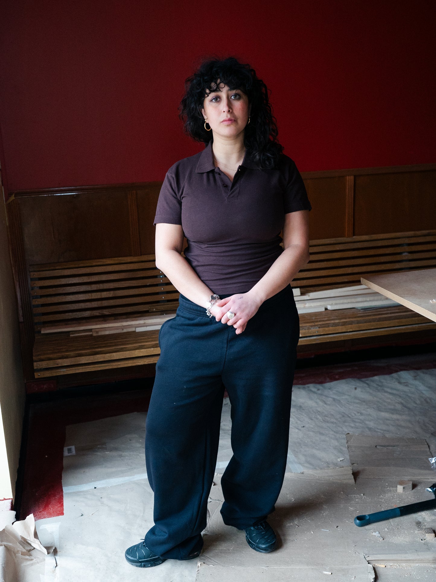 Mina is 165 cm tall and wears size M. | dark brown