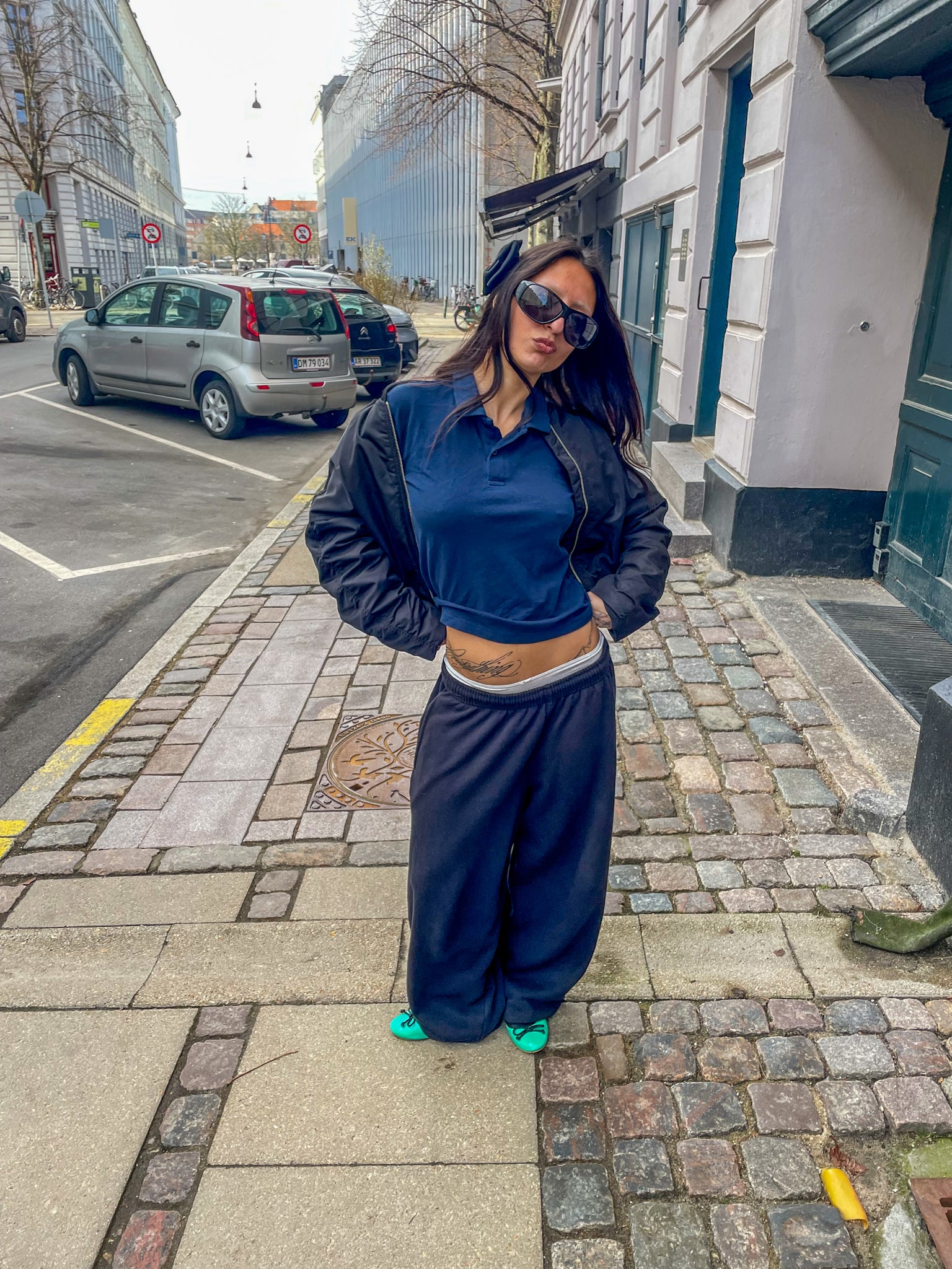 Parnoosh is 165 cm tall and wears size M. | dark blue