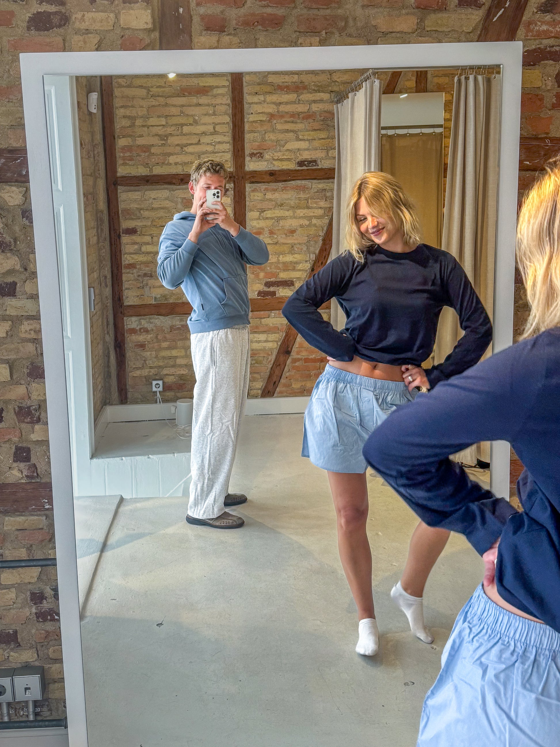 Matilda is 176 cm tall and wears size M. | dark blue