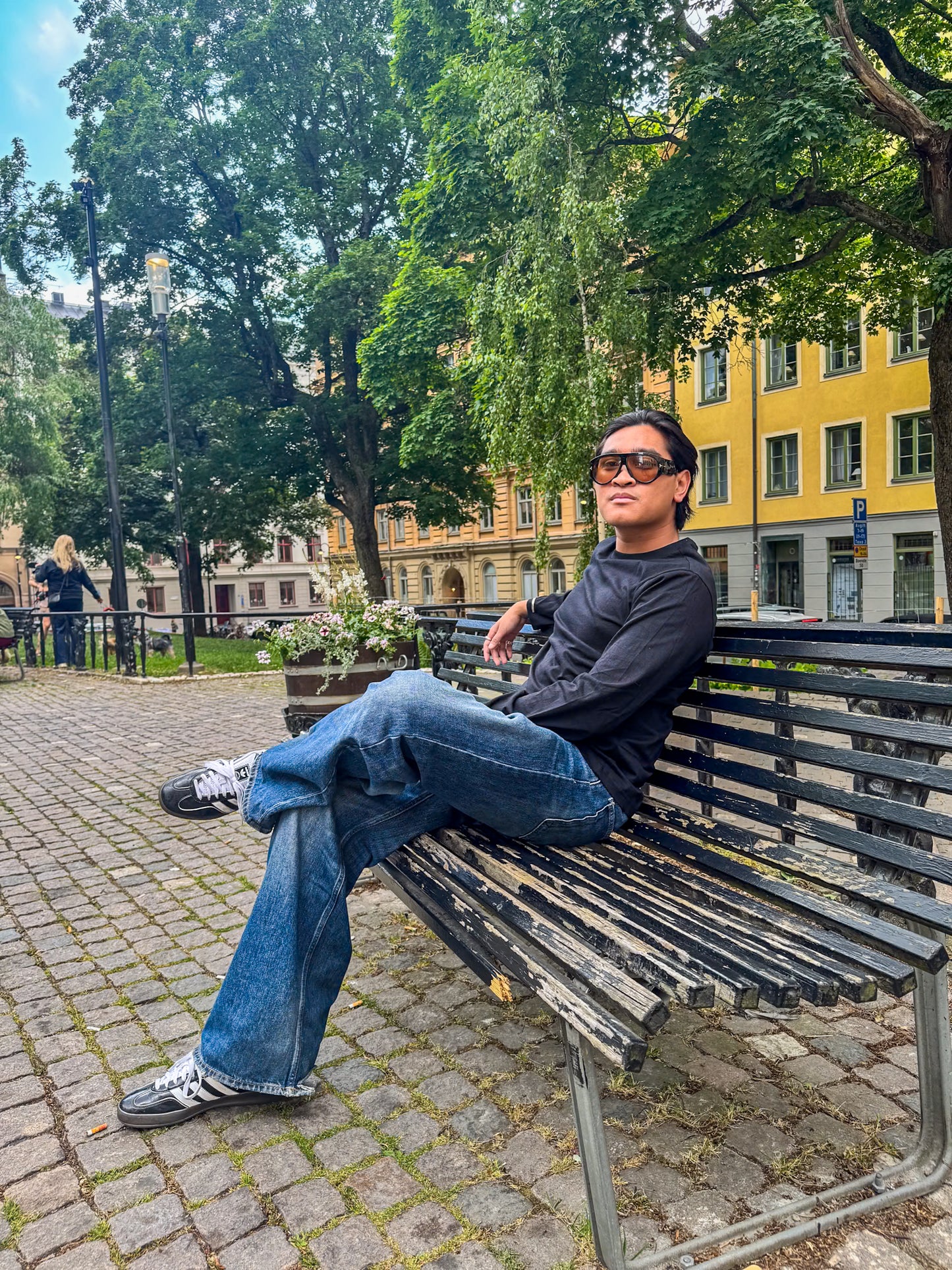 Kem is 180 cm tall and wears size L. | black