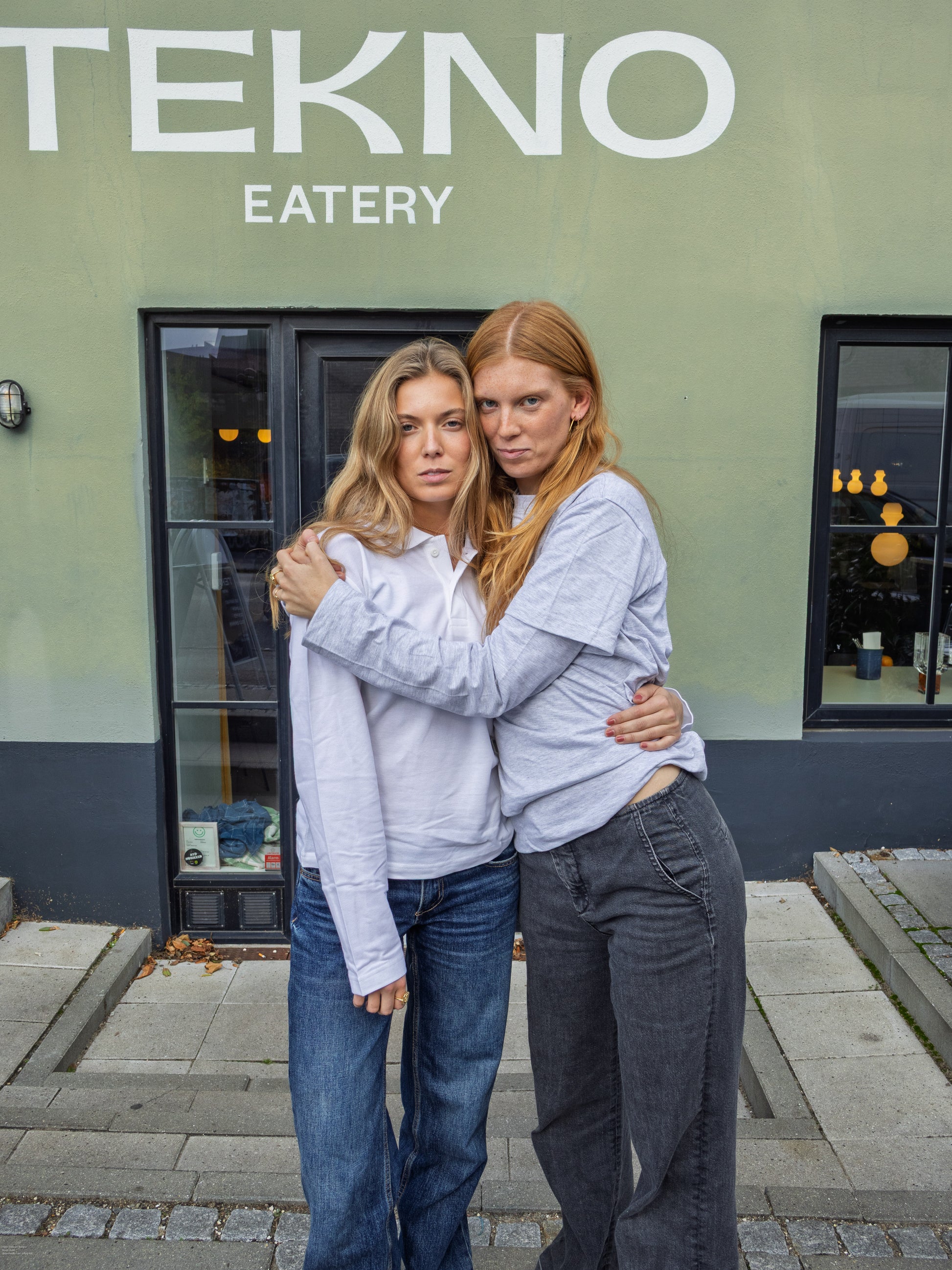 Roberta is 169 cm tall and wears size S. | grey