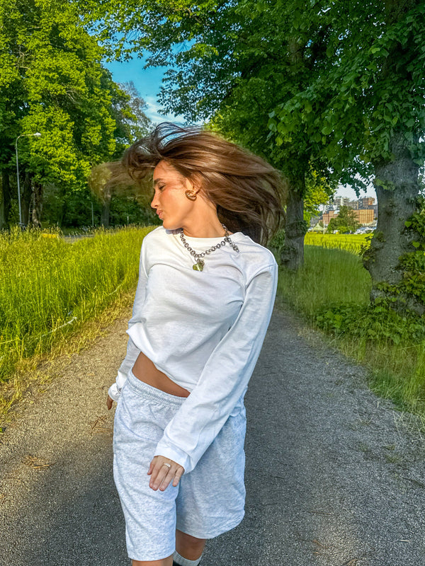 Ulyana is 160 cm tall and wears size L. | grey