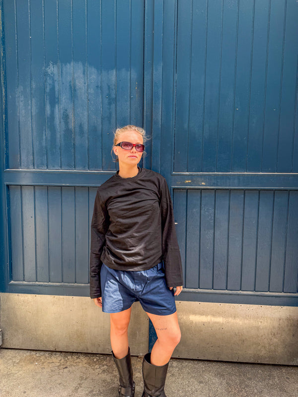 Filuka is 169 cm tall and wears size XS. | black