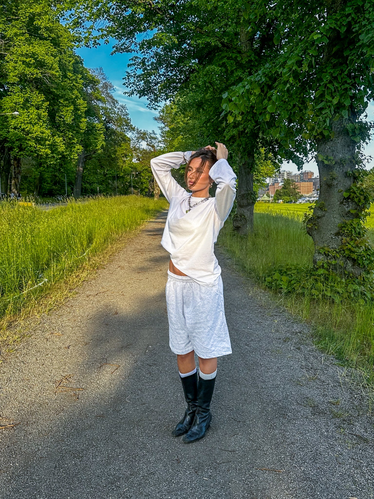 Ulyana is 160 cm tall and wears size L. | grey