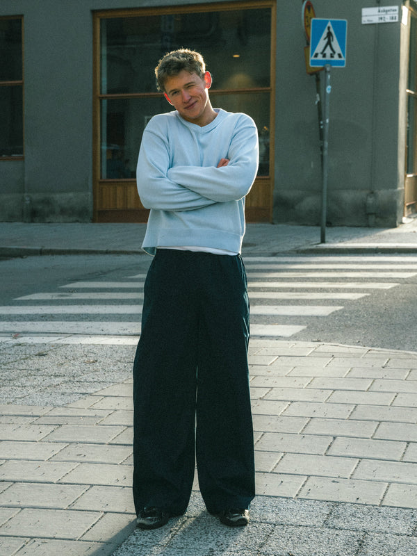Peter is 188 cm tall and wears size L. | navy